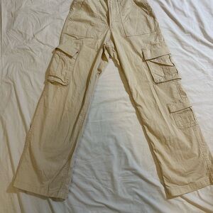 Hollister Tan Cargo Pants with Relaxed Fit